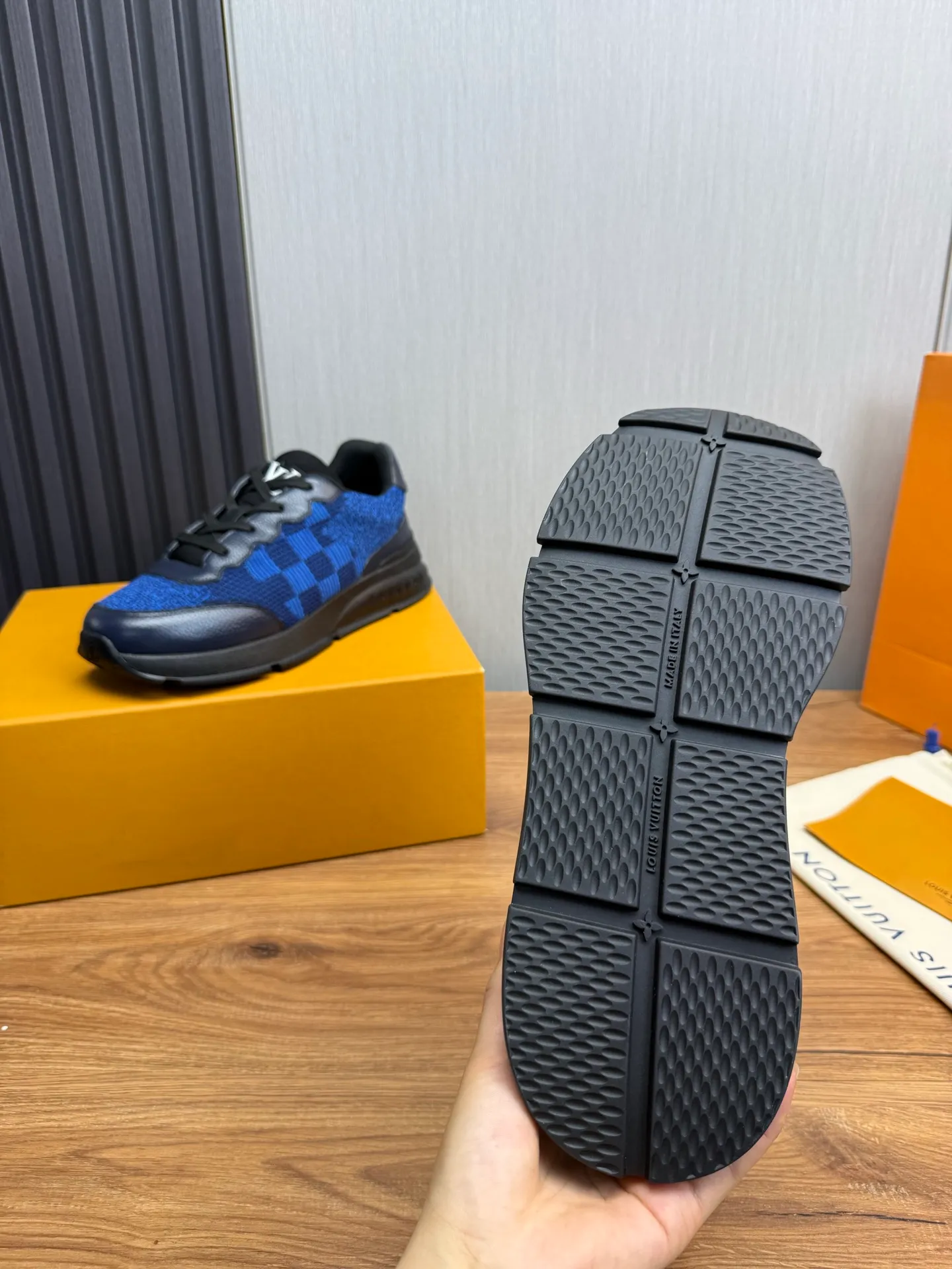 Men's shoes 💰640💰 LOUIS VUITTON [Luden Yiwei] The new trendy Lv is on the market 🎁, casual and fashionable men's shoes 👟 The upper is made of high-count and high-density fly weave + cowhide mesh lining, the original wear-resistant rubber outsole, the version is simple and elegant, exclusive for trendy men. 38-45 (45 is custom-made and cannot be returned or exchanged)